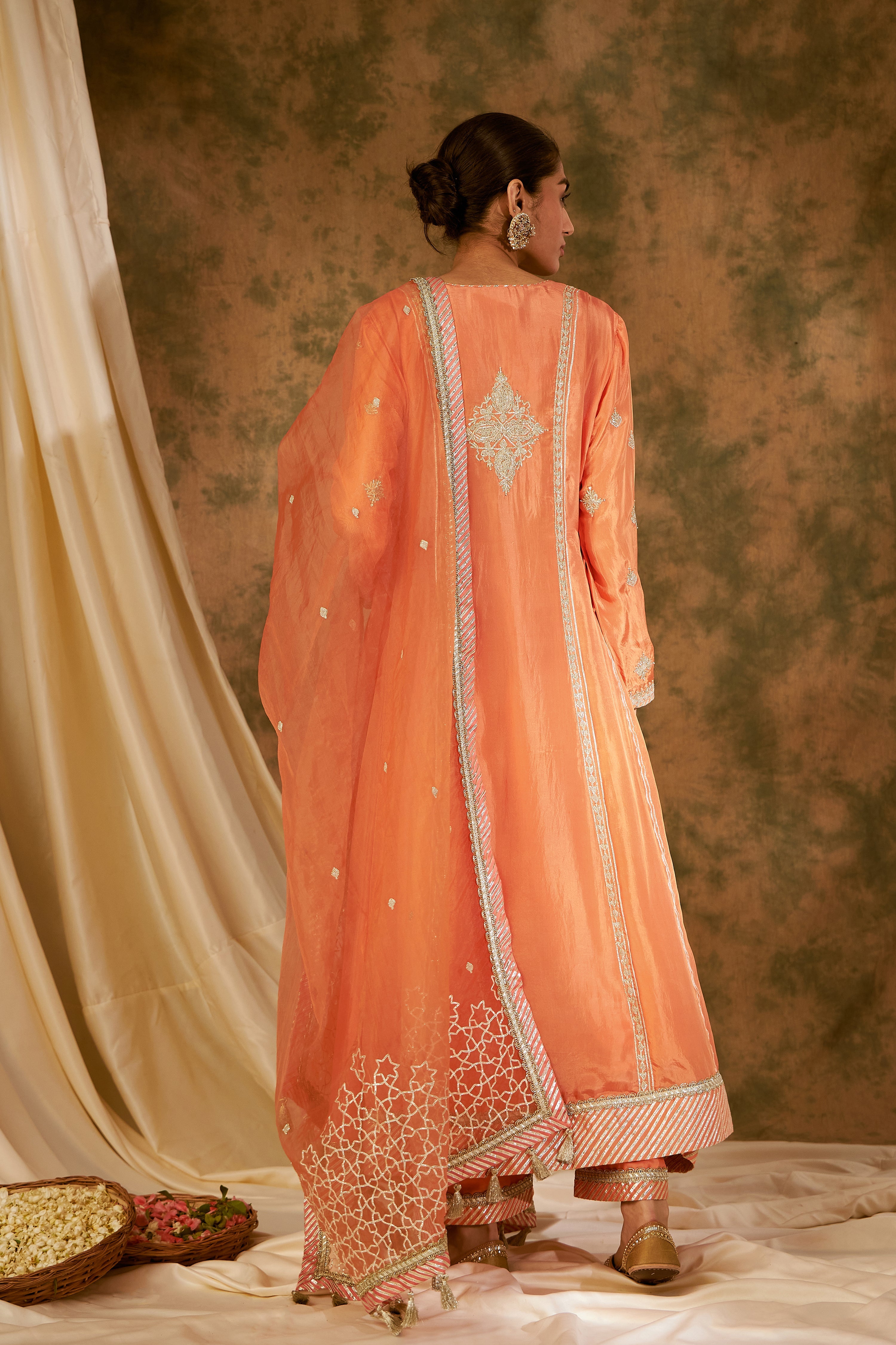 Nakshi Side Tie-Up Kurta With Straight Pants