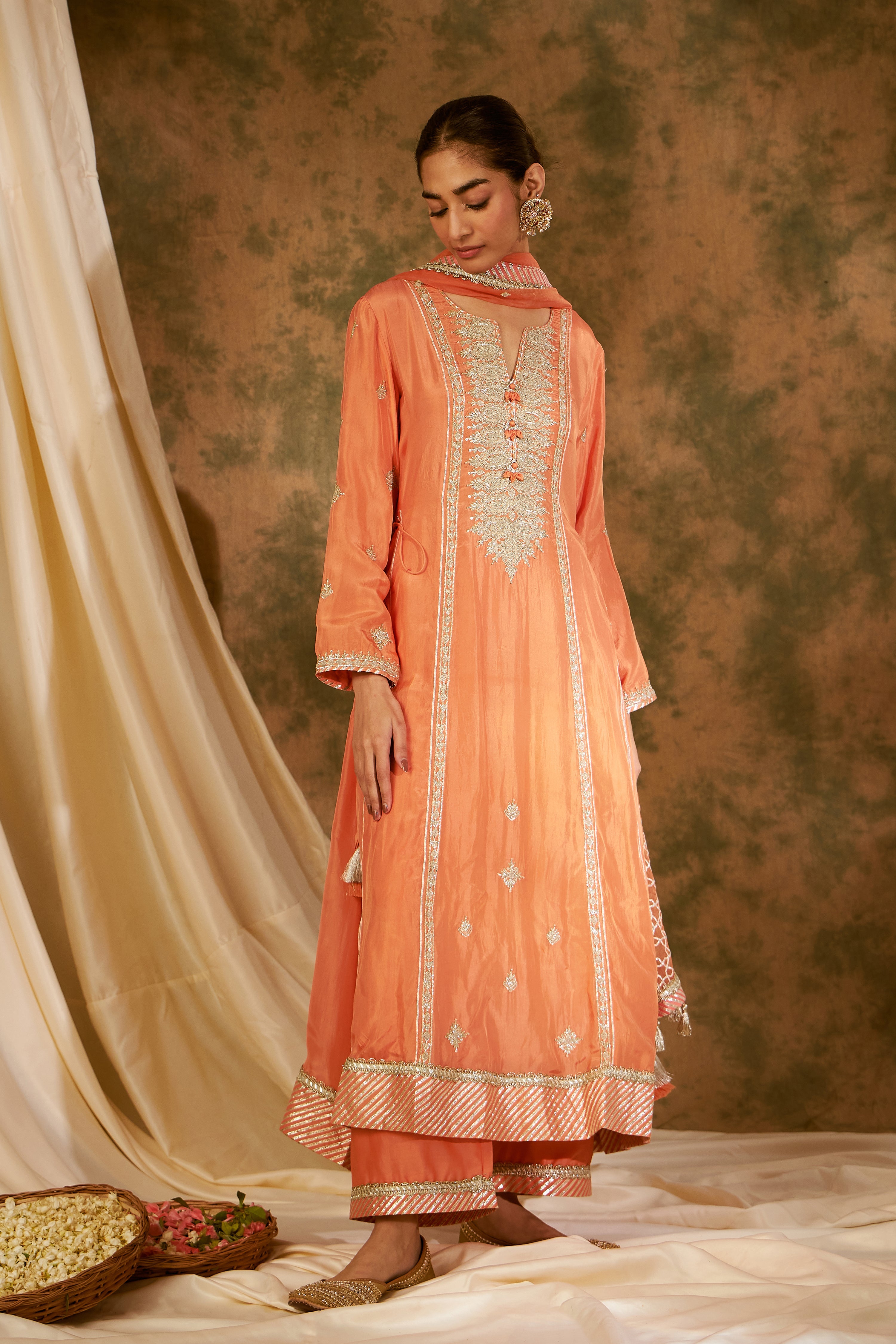 Nakshi Side Tie-Up Kurta With Straight Pants