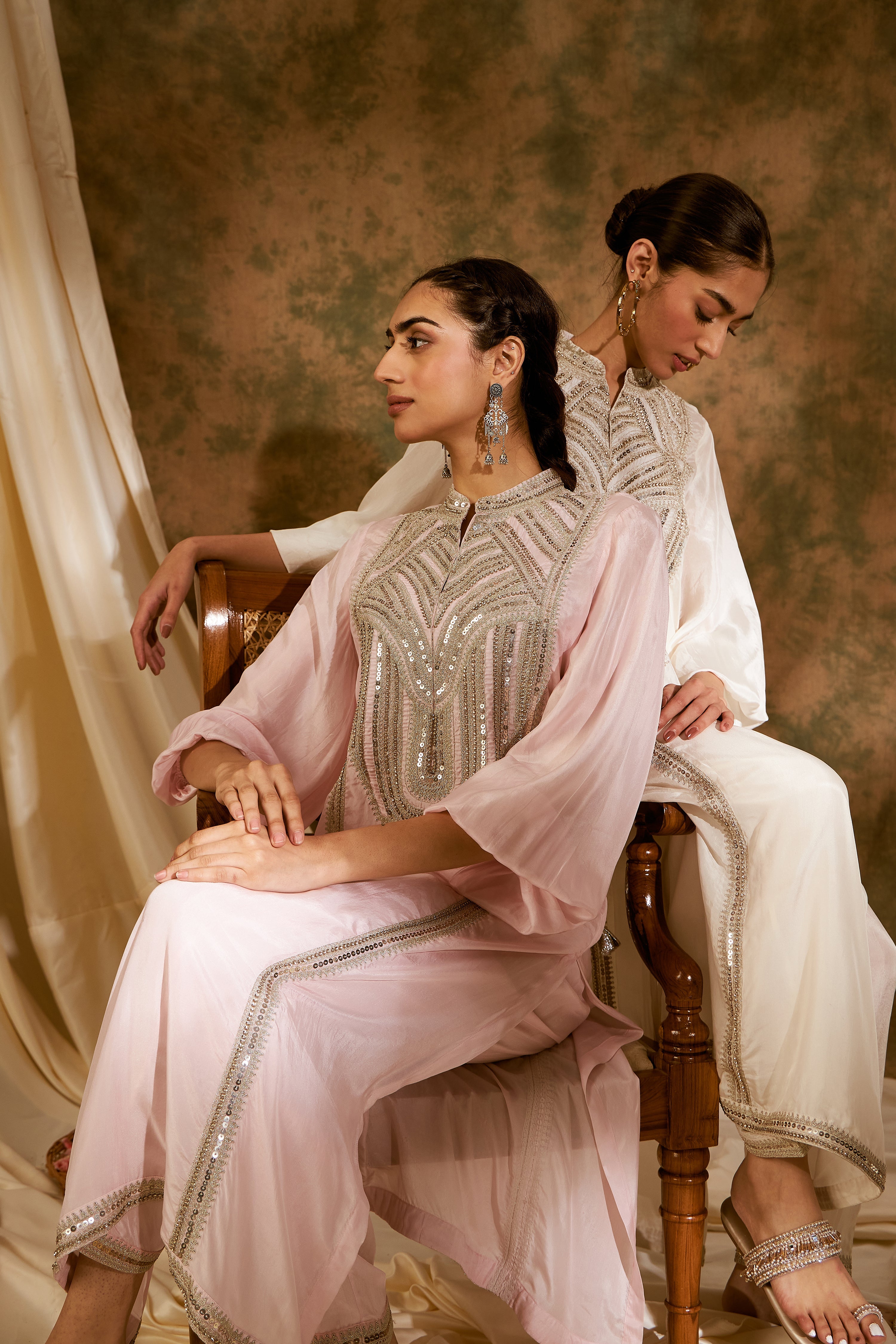 Dori Long Kurta With Balloonn Sleeves & Straight Pants