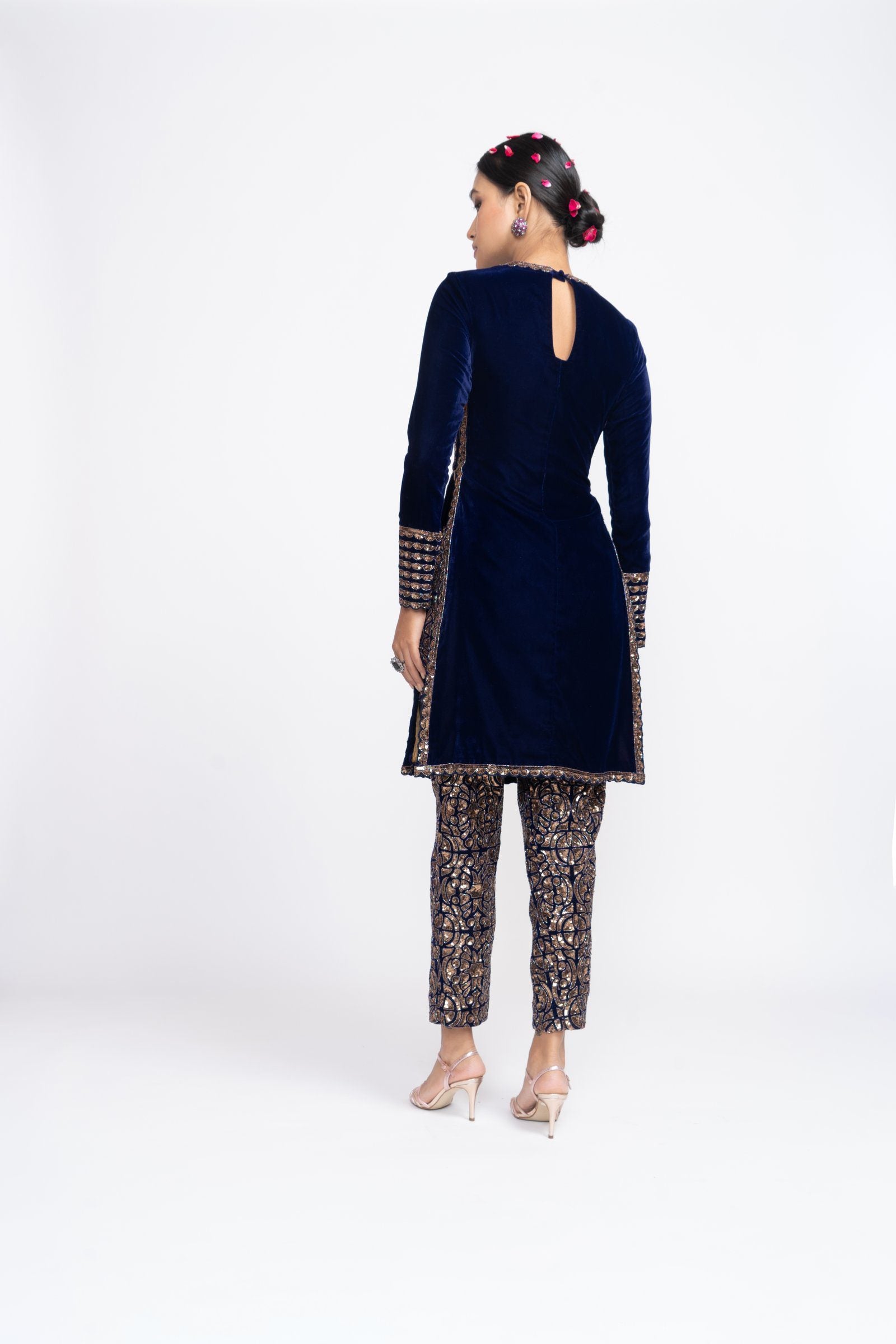 Vvani Vats,VAAW PKS 2131,Navy Blue Velvet Kurta Set