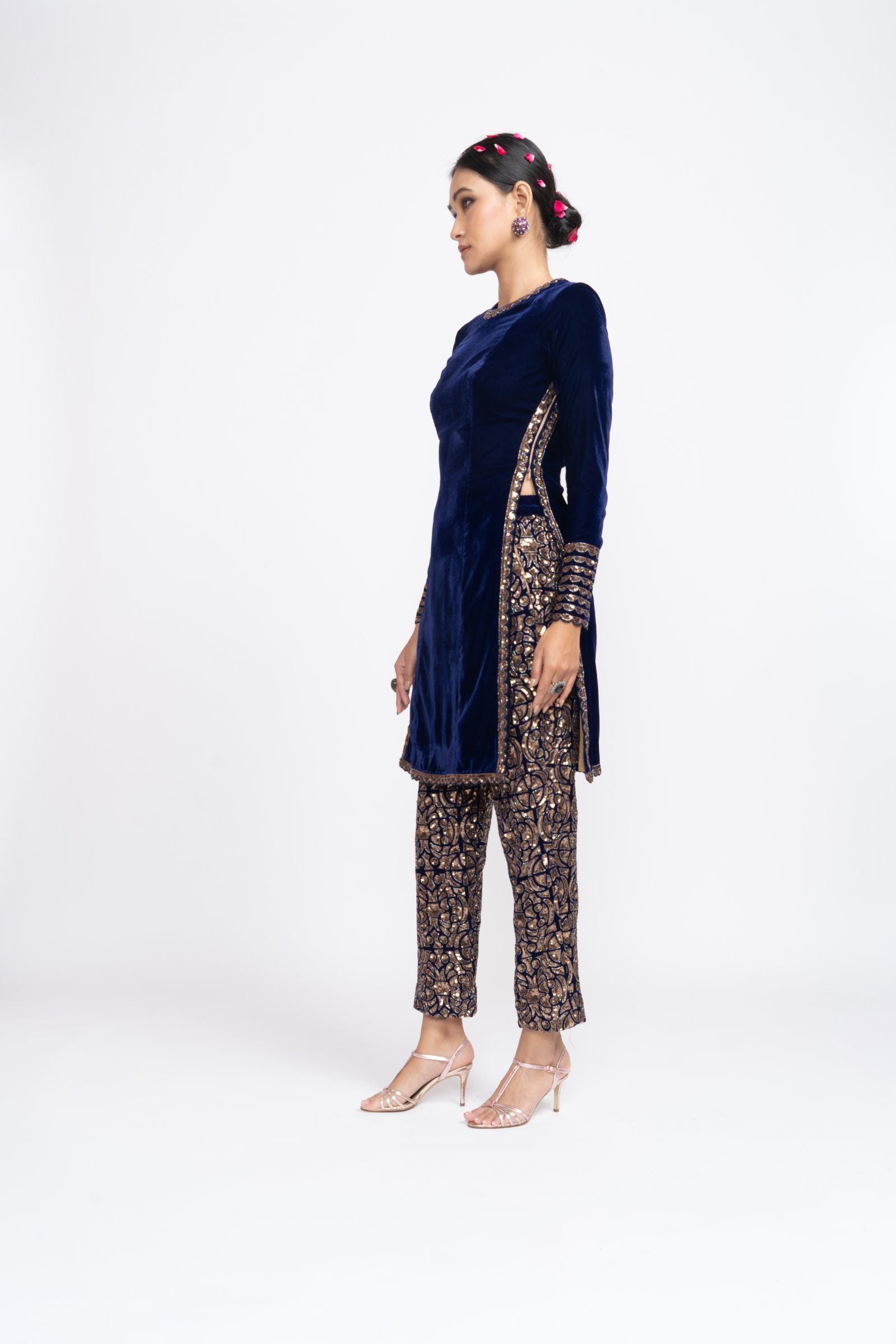 Vvani Vats,VAAW PKS 2131,Navy Blue Velvet Kurta Set