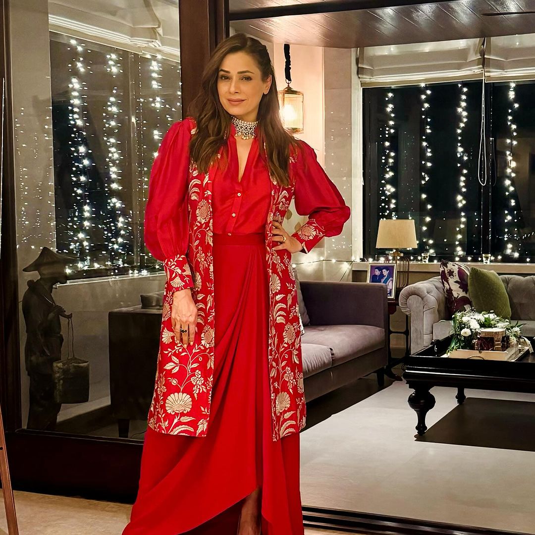 Neelam Kothari In Ruhi Skirt Set