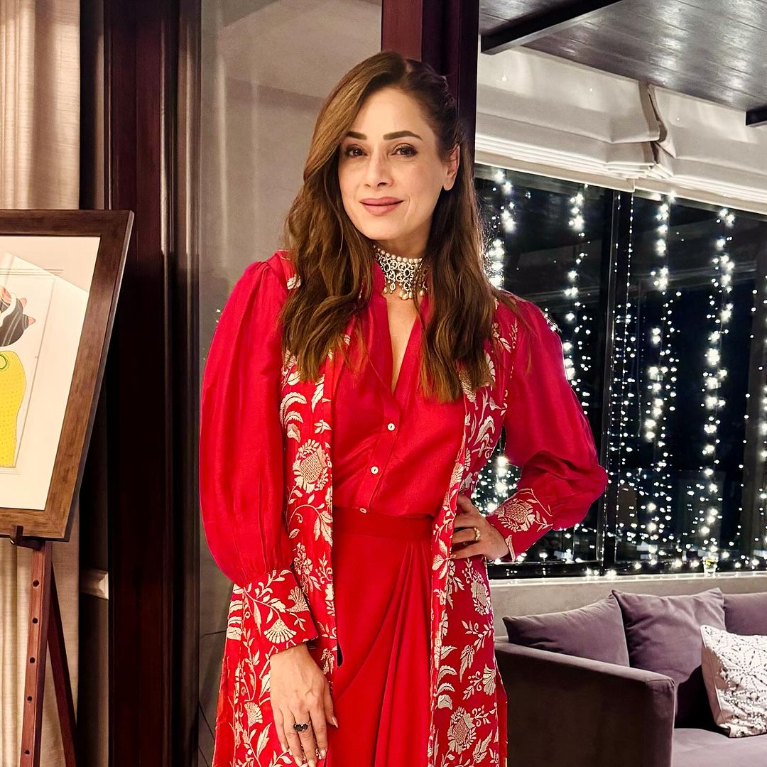 Neelam Kothari In Ruhi Skirt Set