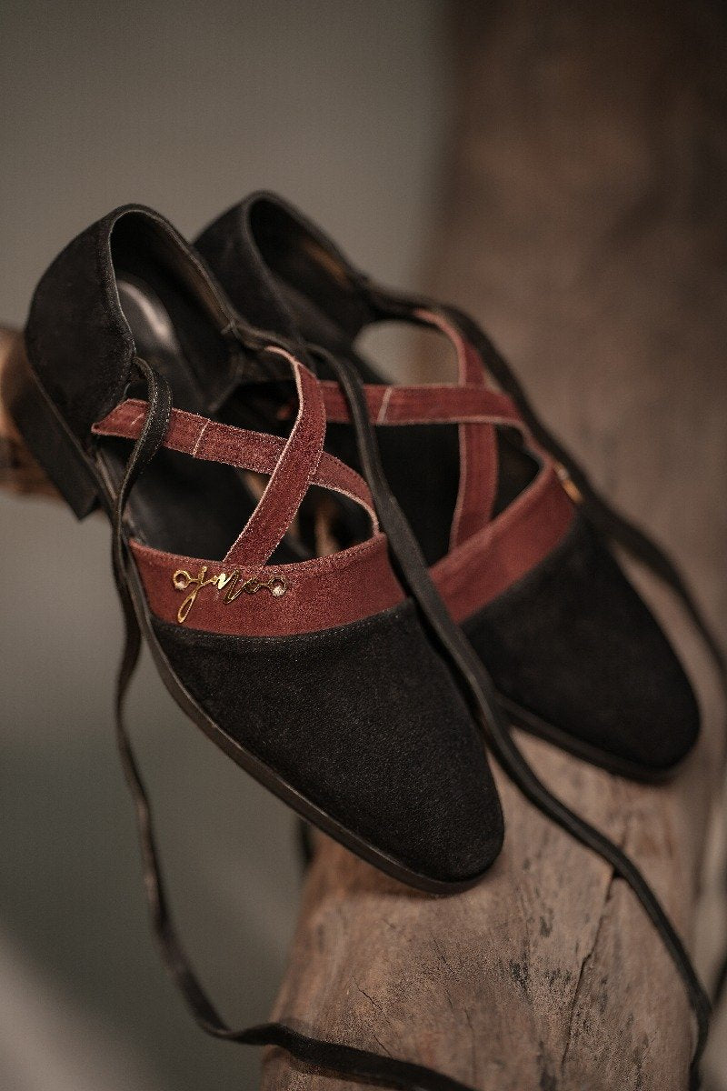 Cross Ankle-Strap Caligae In Black