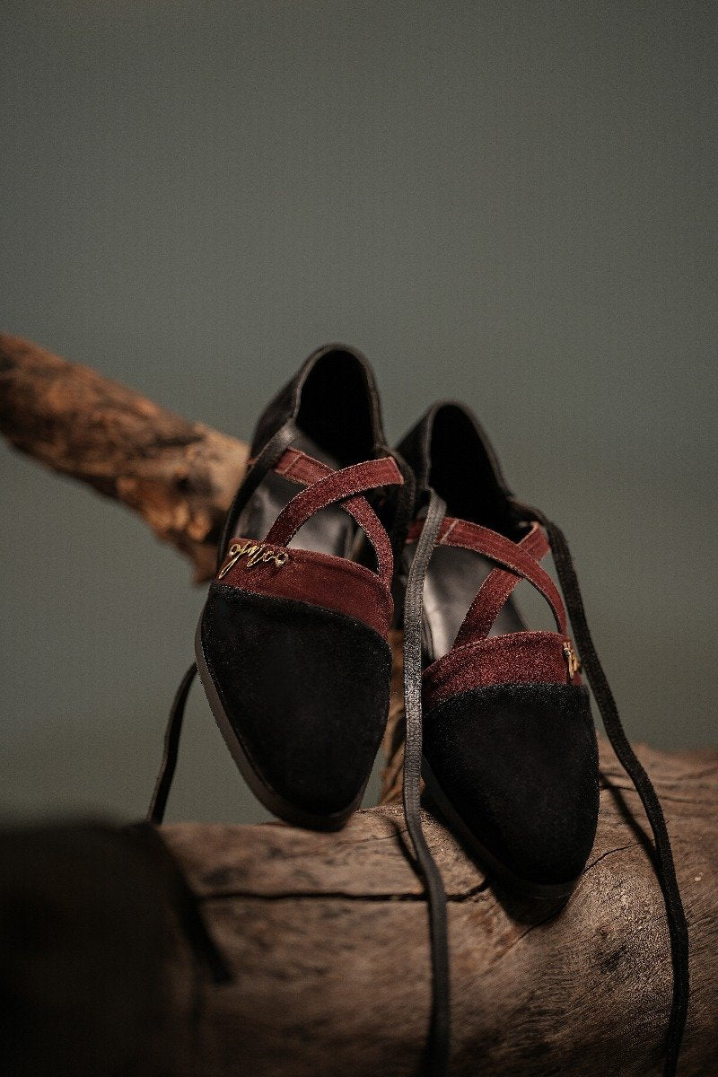 Cross Ankle-Strap Caligae In Black