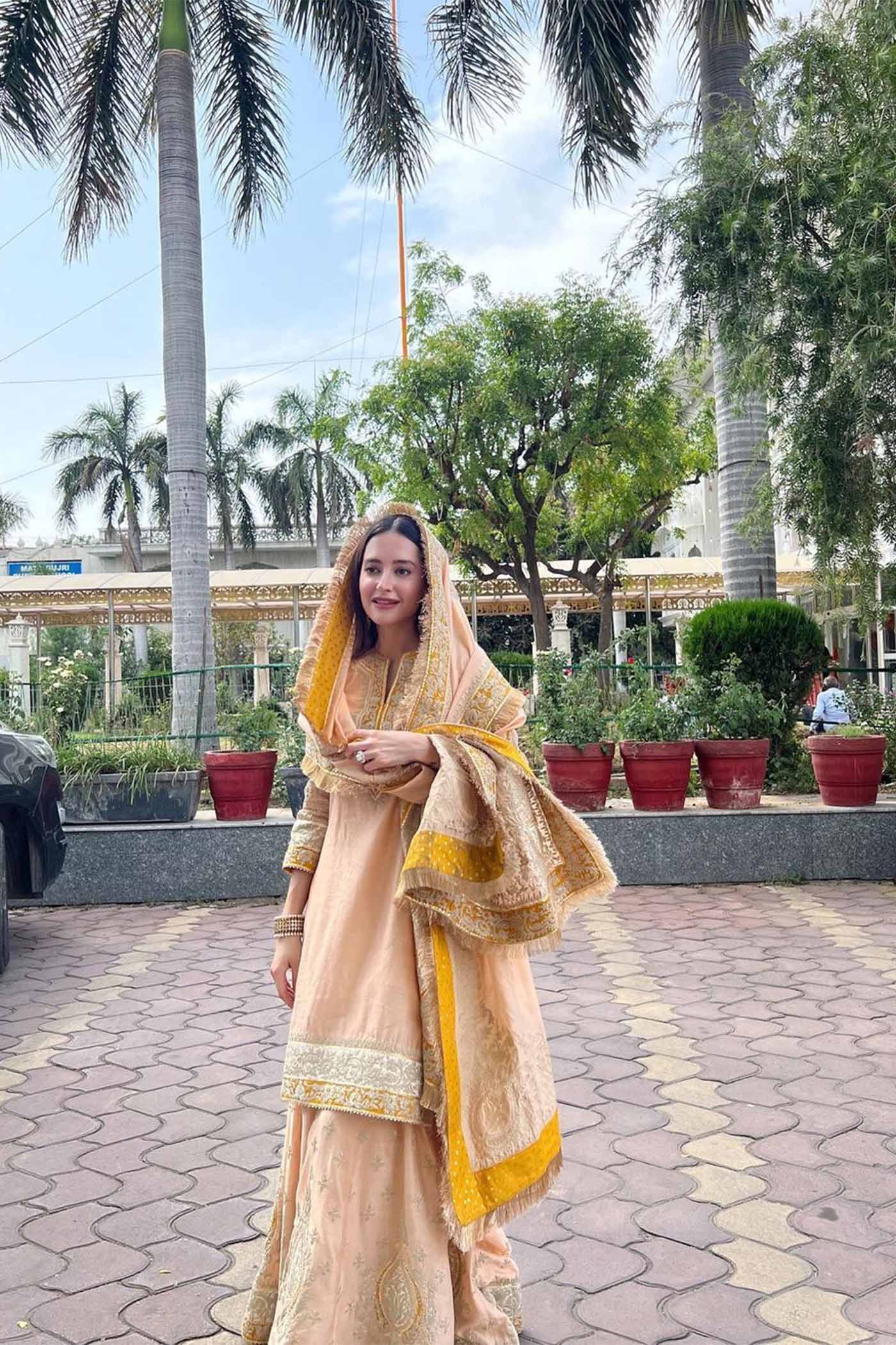 Komal Kapoor In Raina - Rosepink Short Kurta With Sharara And Odhni