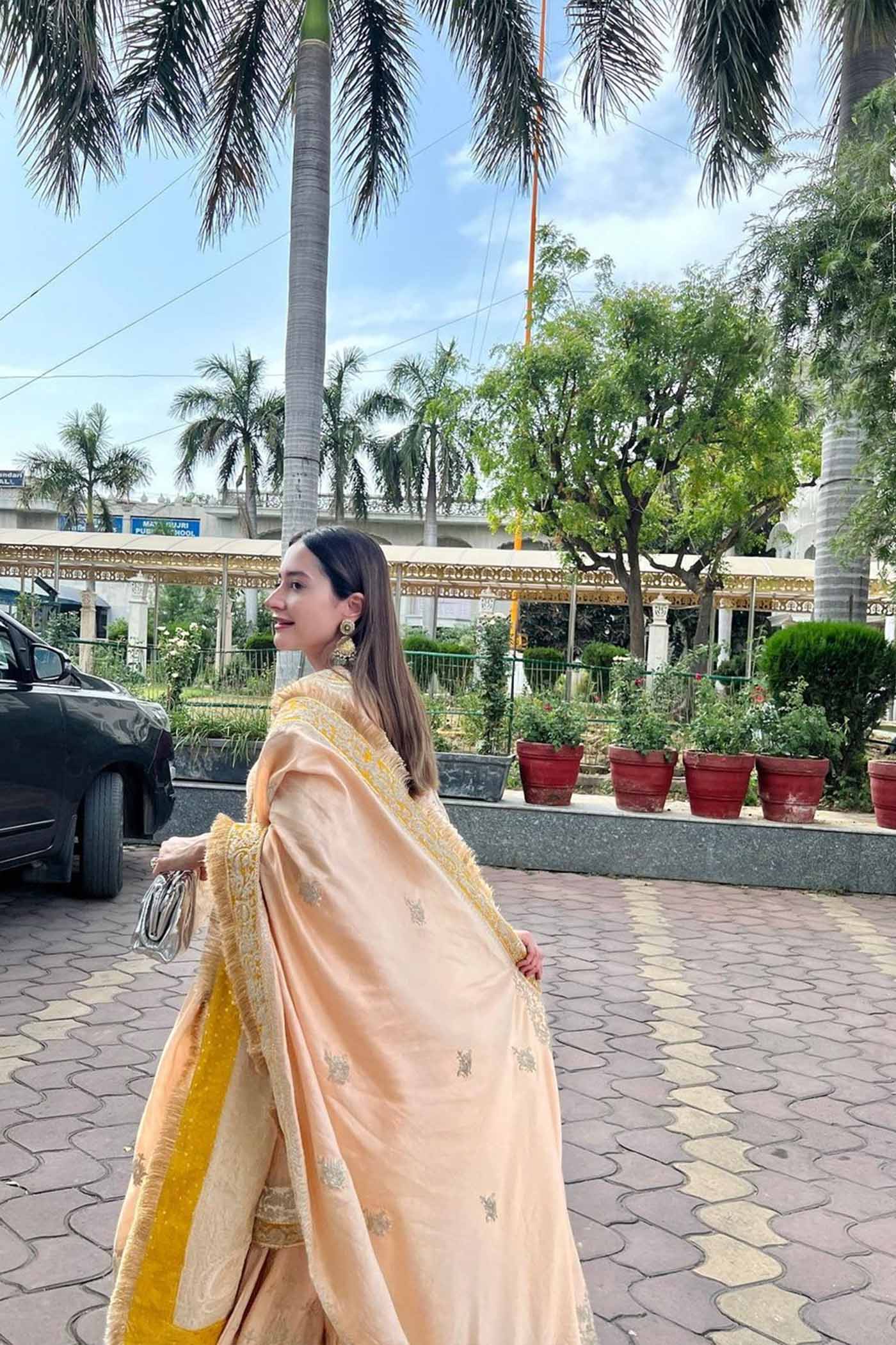 Komal Kapoor In Raina - Rosepink Short Kurta With Sharara And Odhni