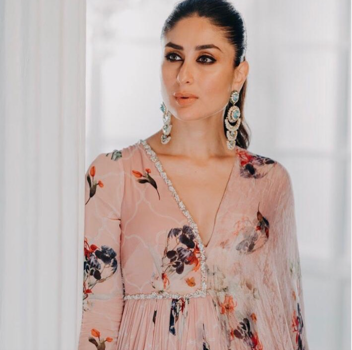 Kareena Kapoor In One Side Organza Printed Drape Anarkali