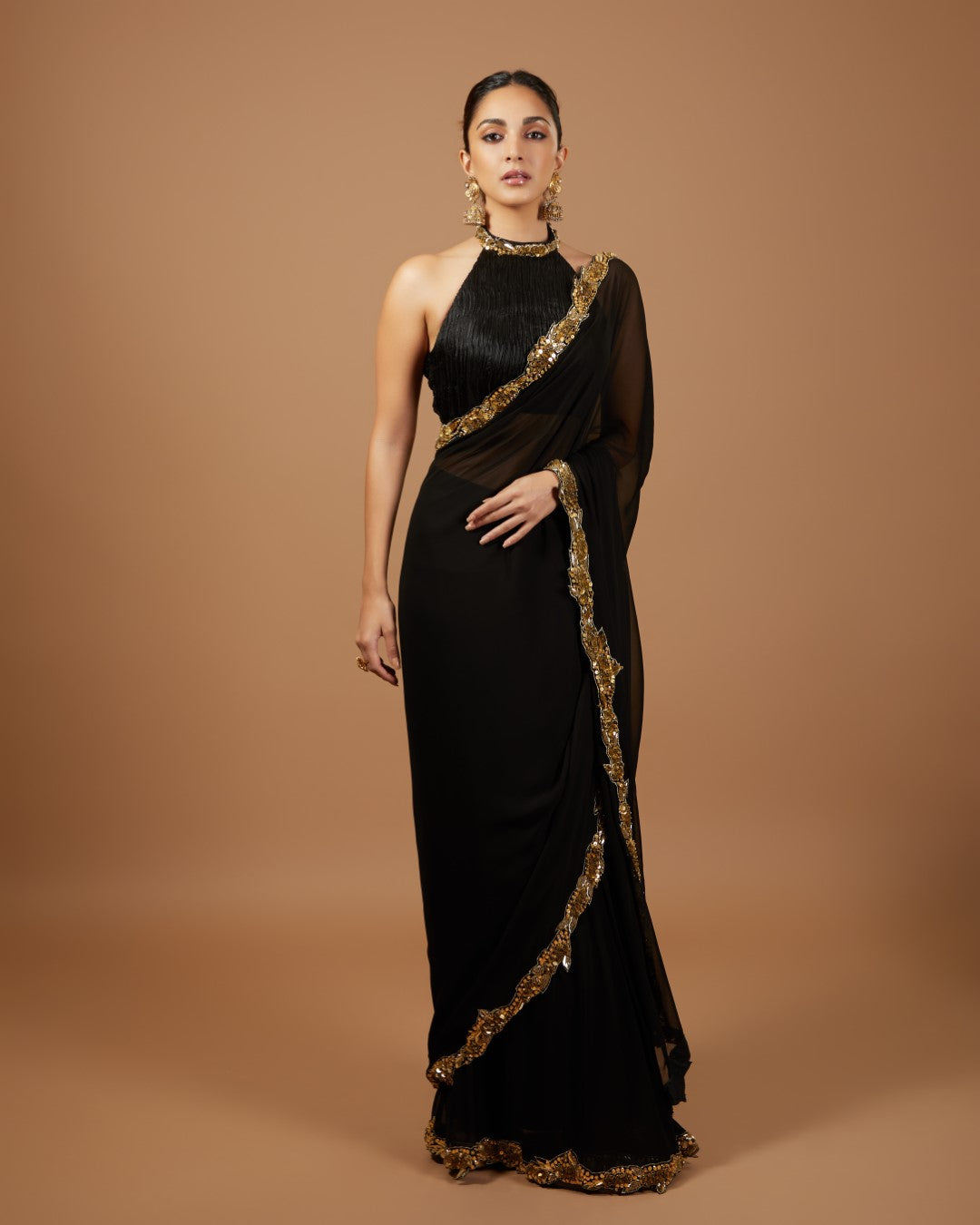 Kiara Advani In Pre-Drape Black And Gold Saree Set