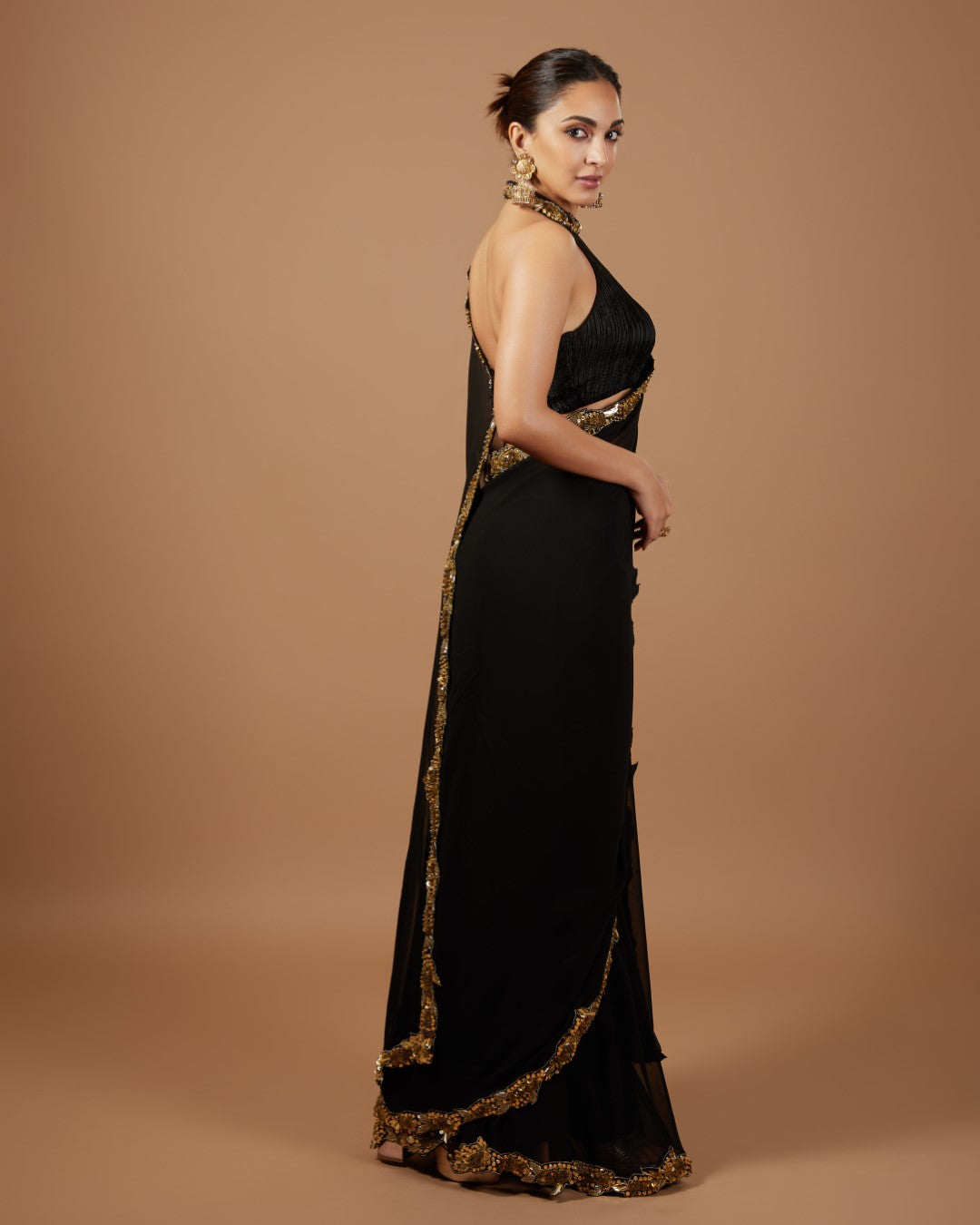Kiara Advani In Pre-Drape Black And Gold Saree Set