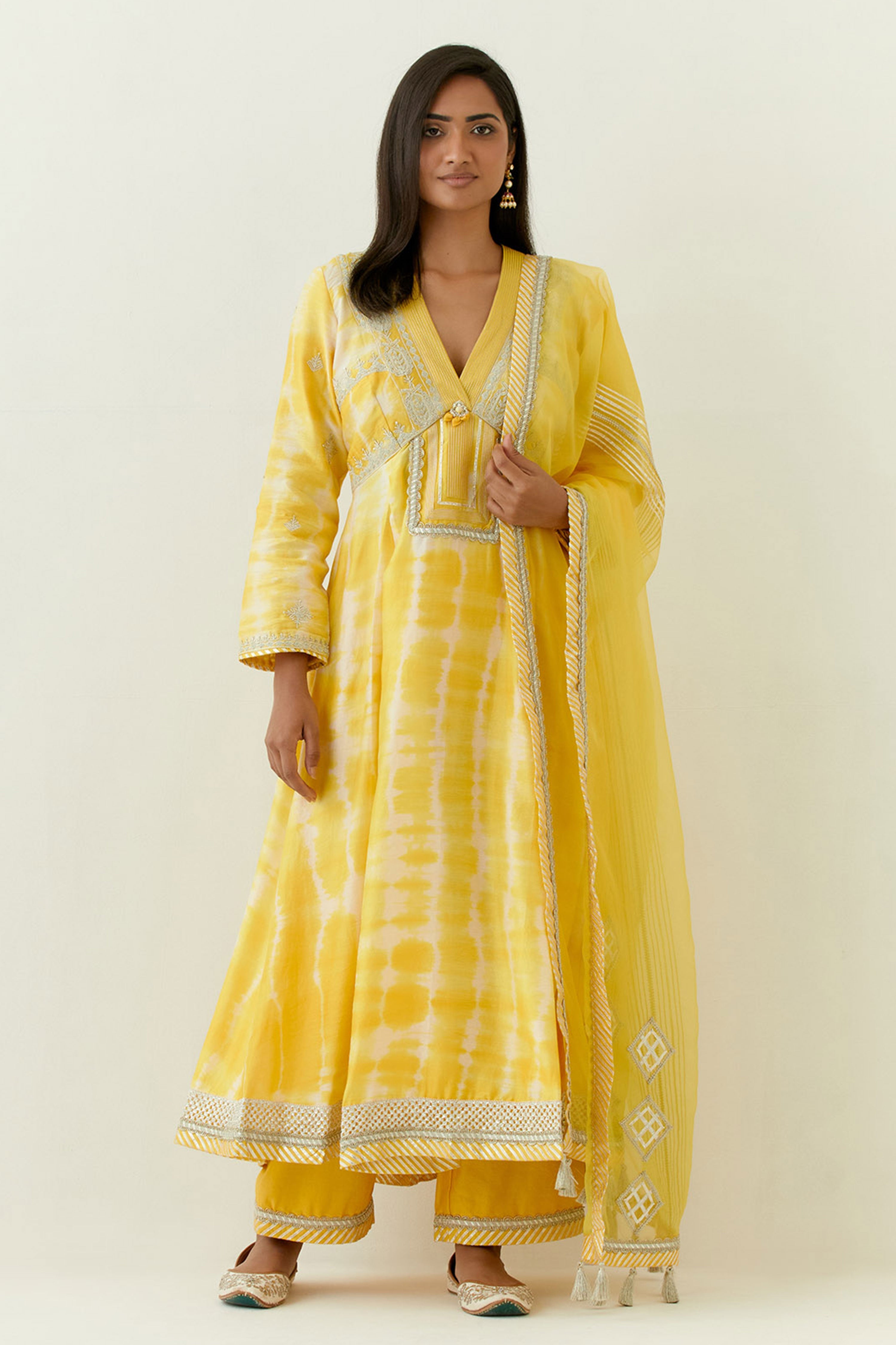 Nakshi Clamp Anu Cut Kaleedar Kurta With Pants