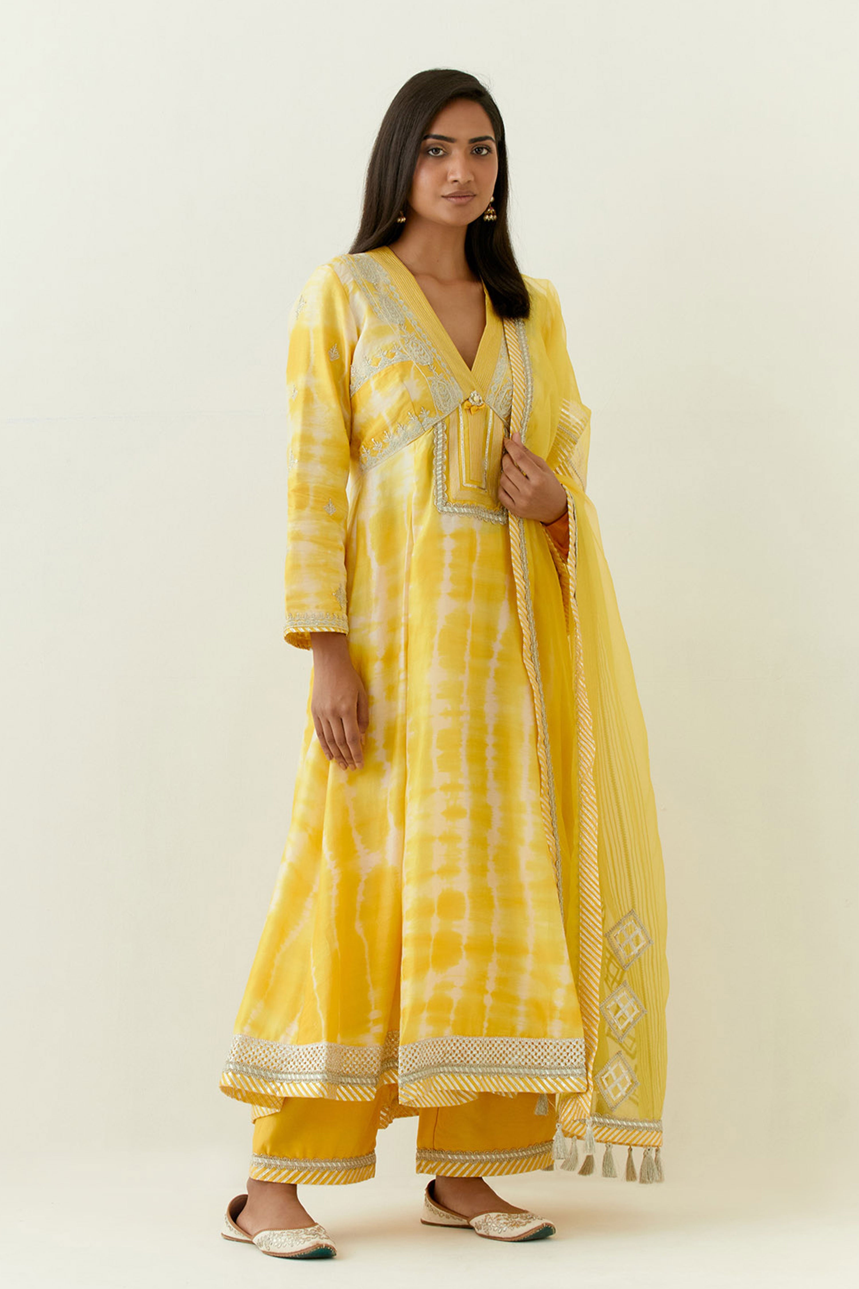 Nakshi Clamp Anu Cut Kaleedar Kurta With Pants