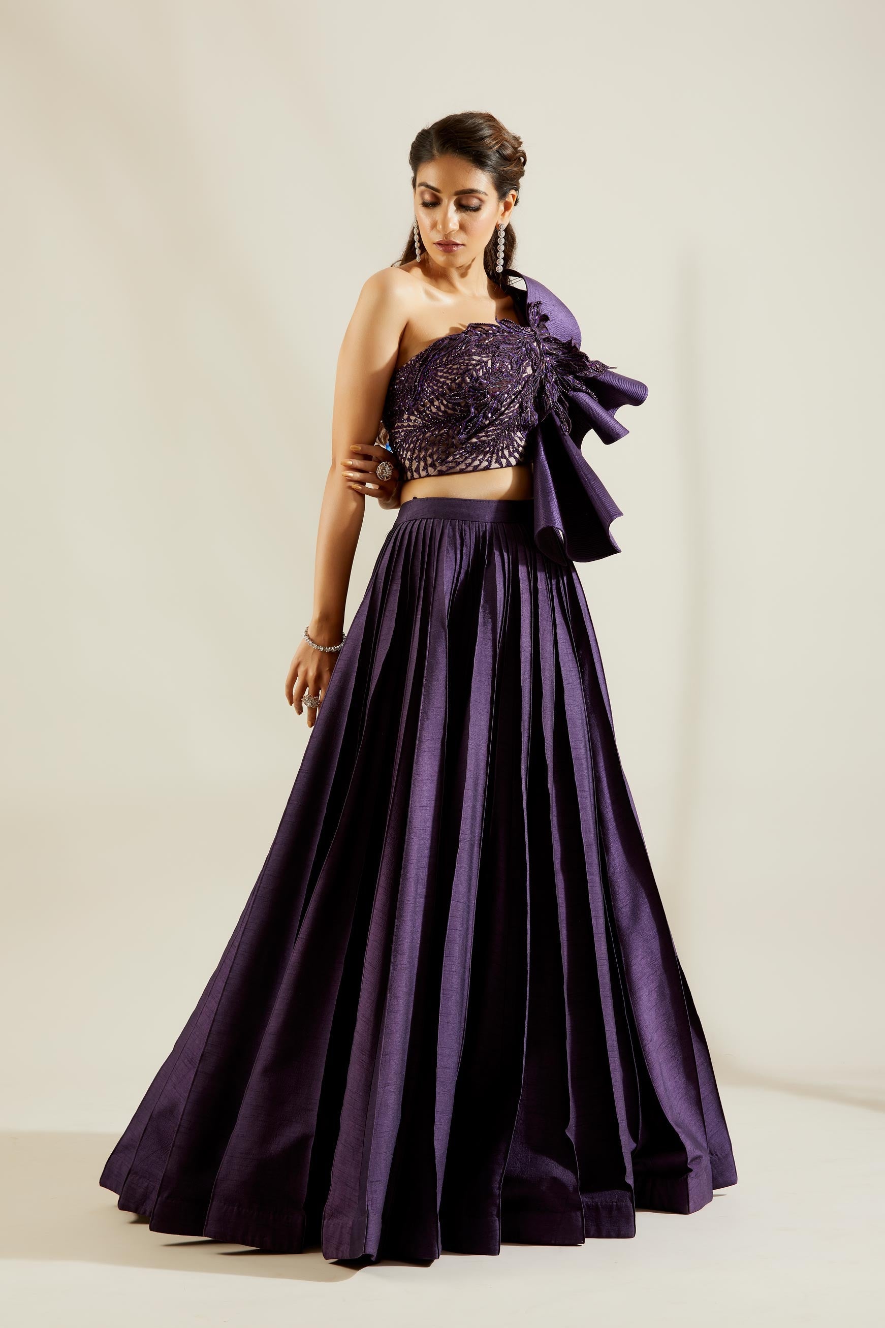 Flap Leaf Blouse With Pin Tuck Skirt
