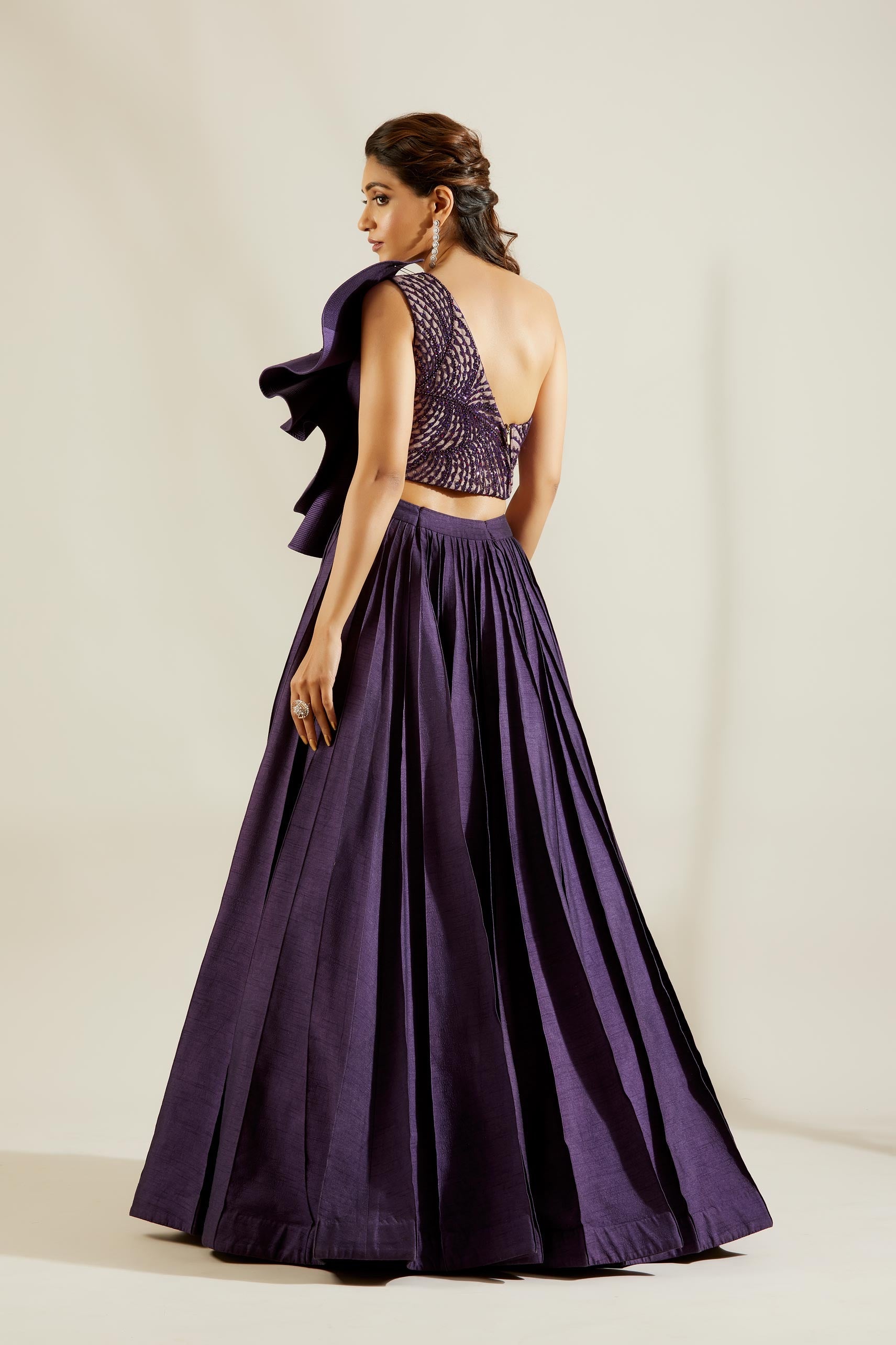 Flap Leaf Blouse With Pin Tuck Skirt