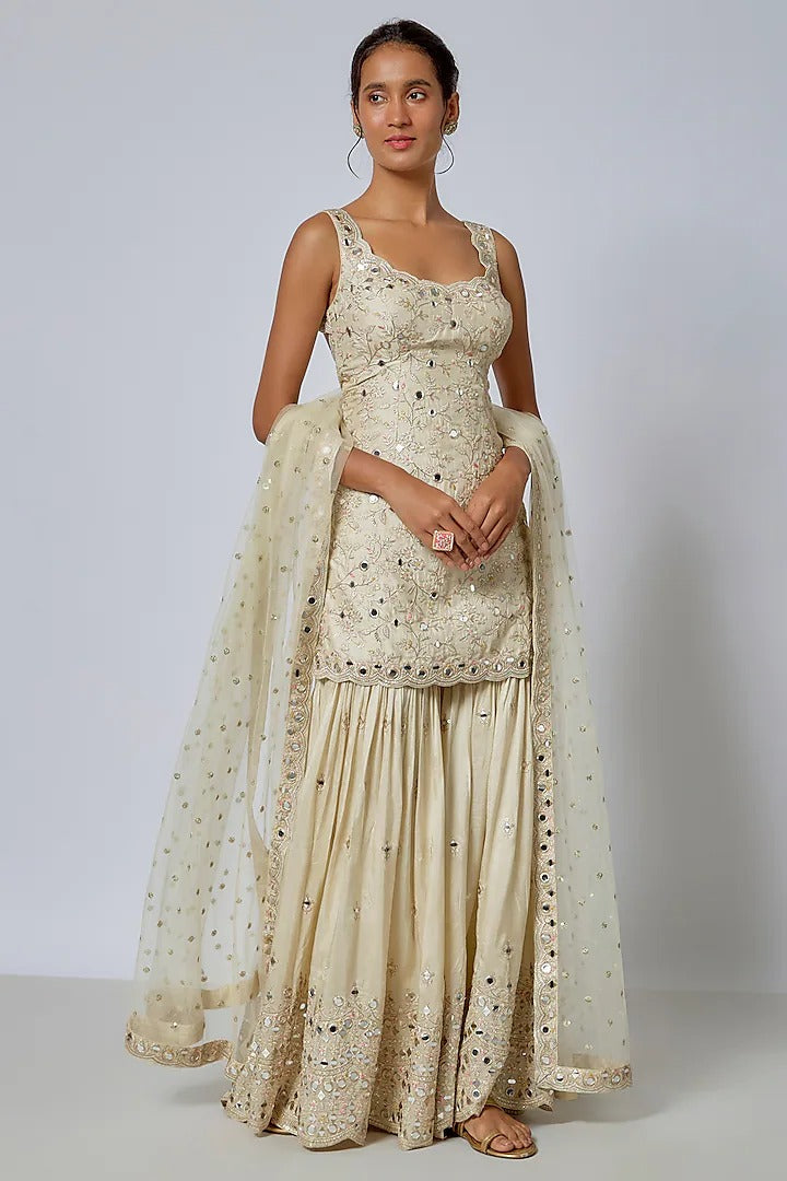 Hanna Khan In Soneera Sharara Set