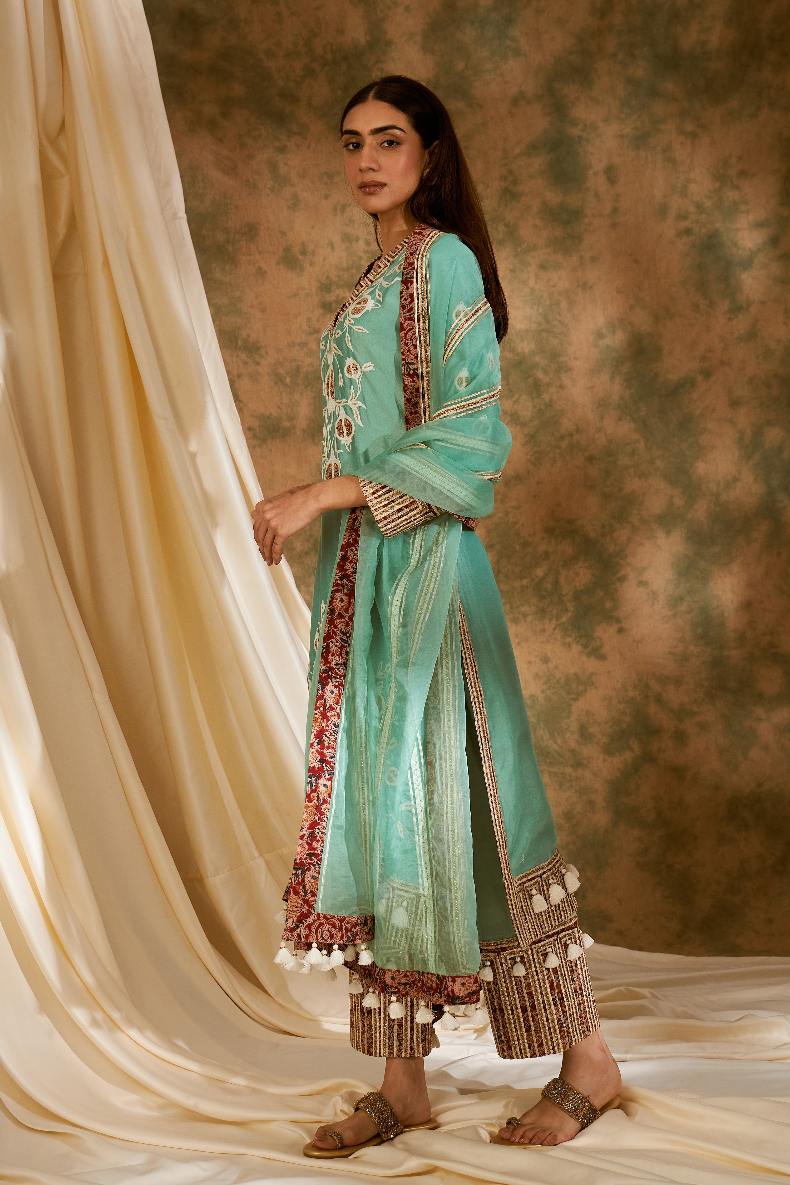 Anaar Long Kurta With Wide Pants