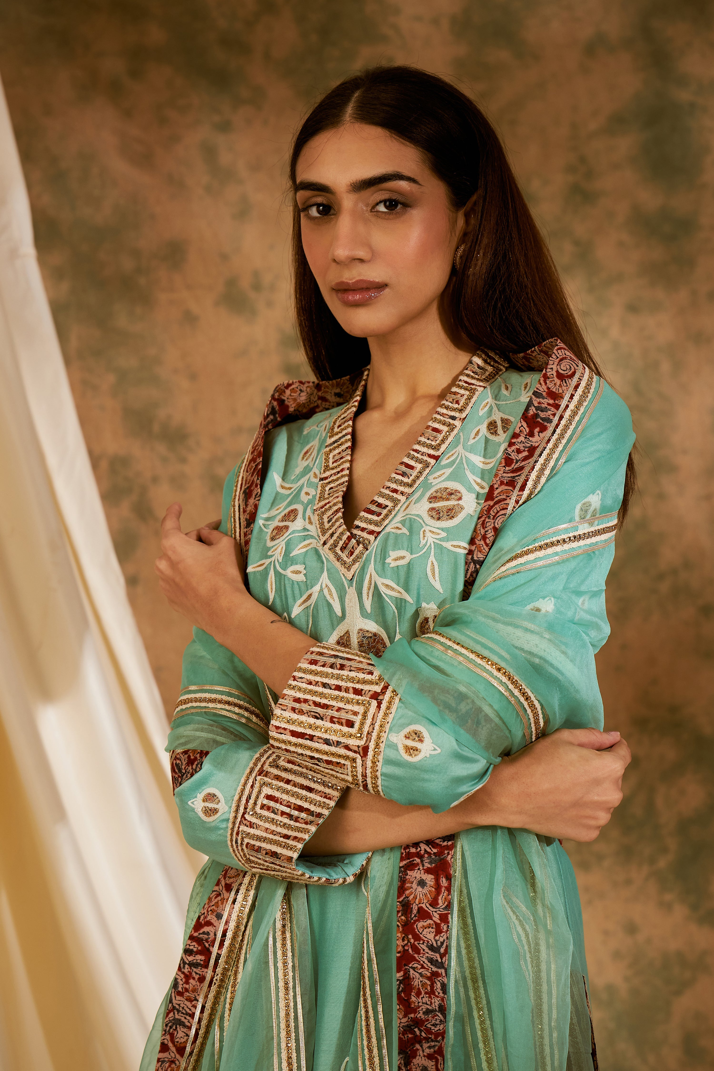 Anaar Long Kurta With Wide Pants