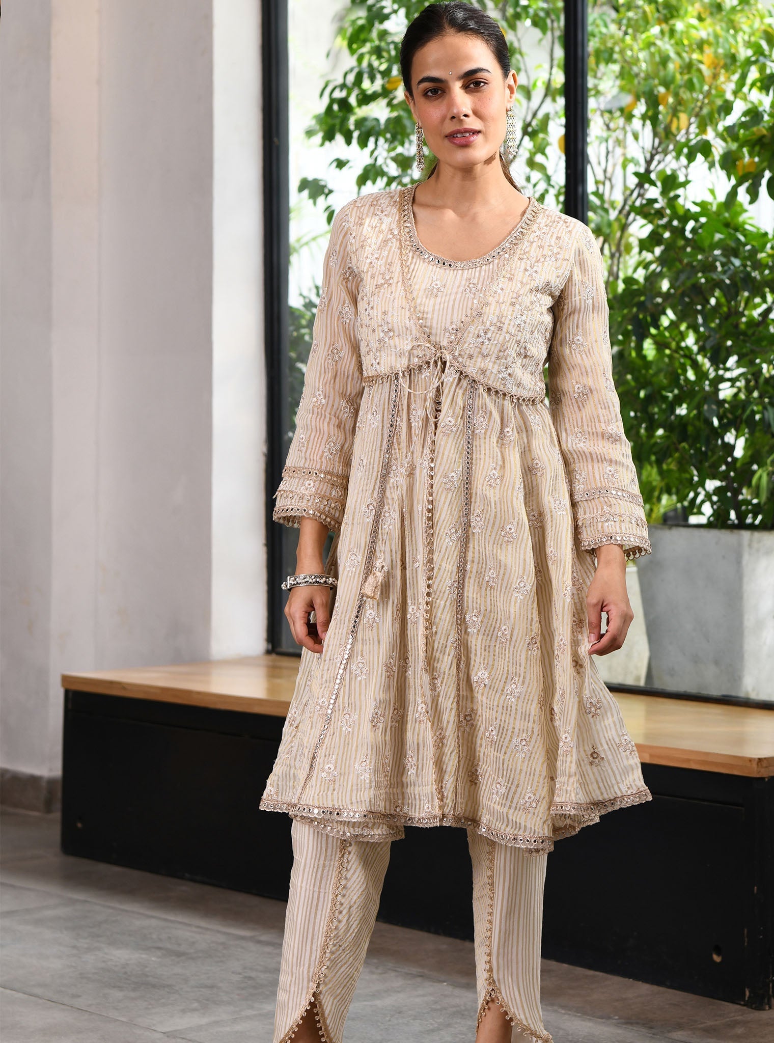 Mulmul Banarsi Finsbury Off White Short Anarkali Kurta With Finsbury Off White Dhoti Pant