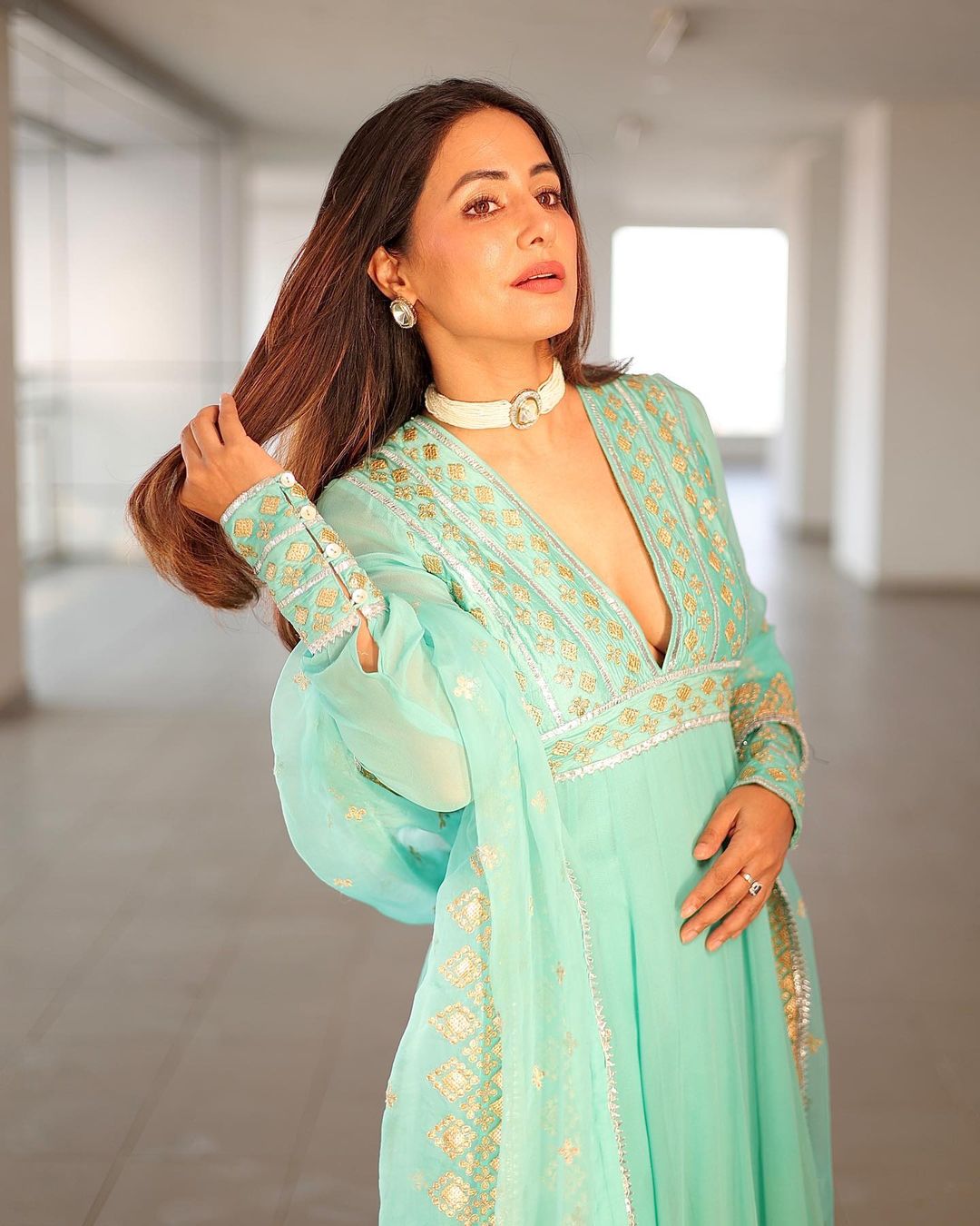 Hina Khan In Lamiya V Neck Kurta With Sharara