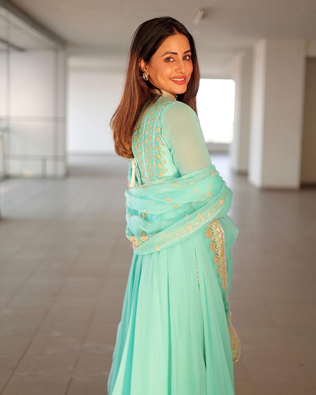 Hina Khan In Lamiya V Neck Kurta With Sharara