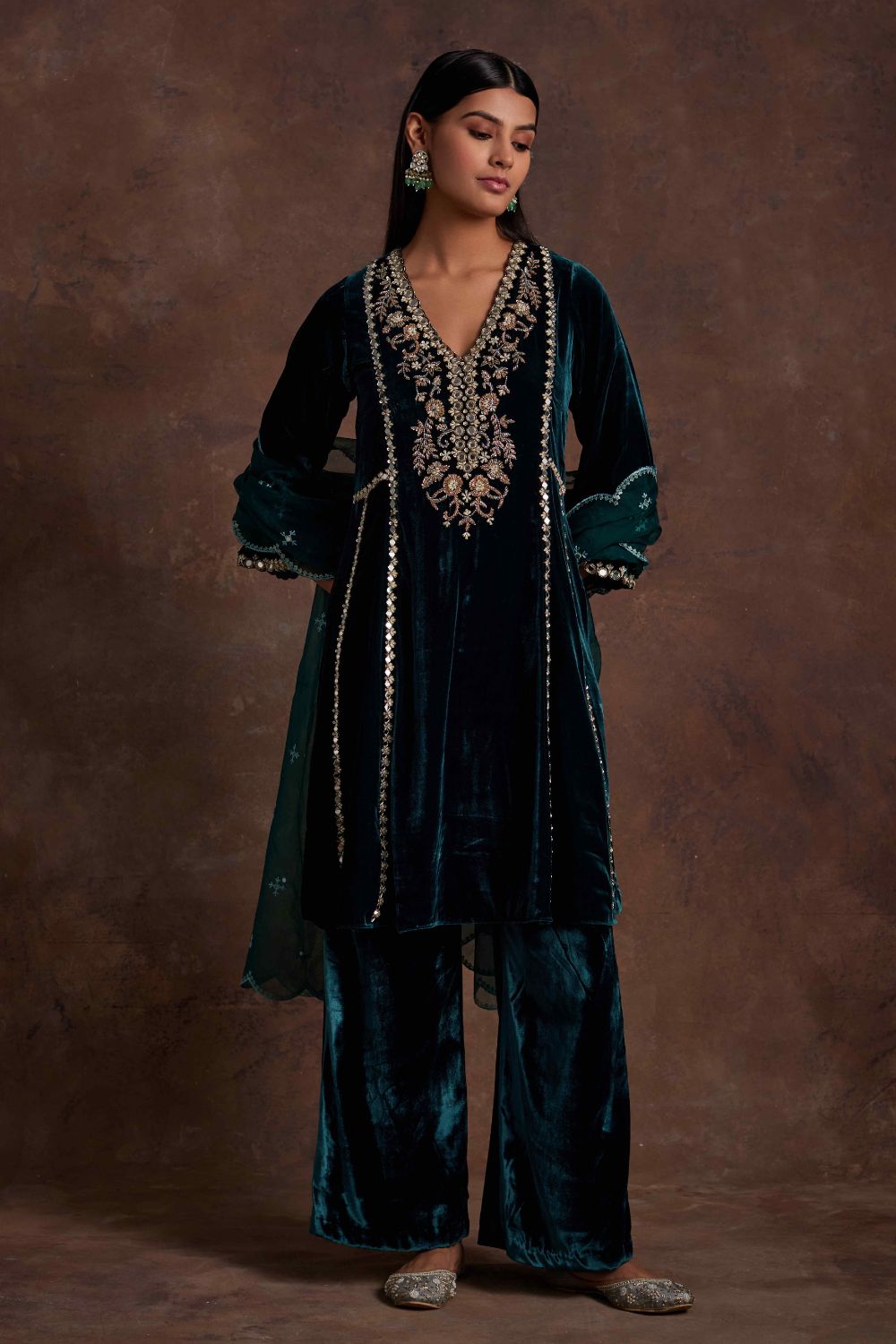 Green Velvet Suit With Pants And Dupatta Set