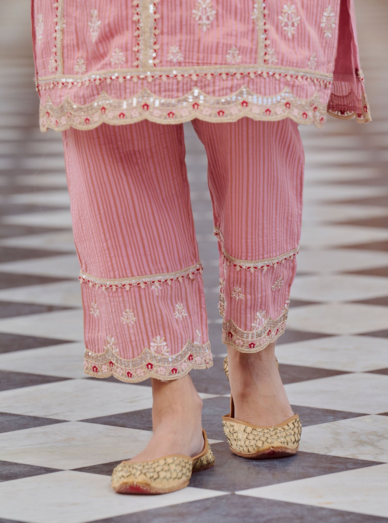 Mulmul Banarsi Gerua Pink Kurta With Mulmul Banarsi Gerua Pink Pant