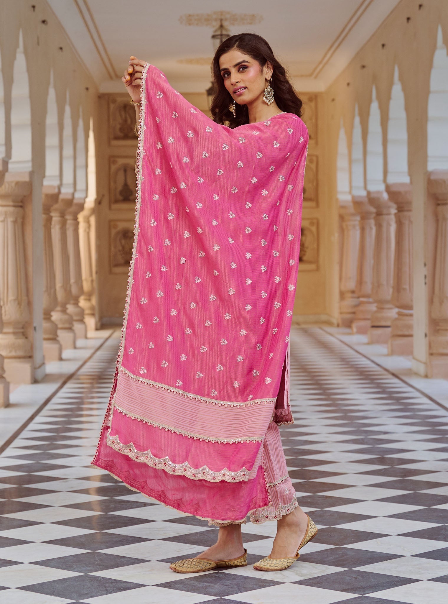 Mulmul Banarsi Gerua Pink Kurta With Mulmul Banarsi Gerua Pink Pant